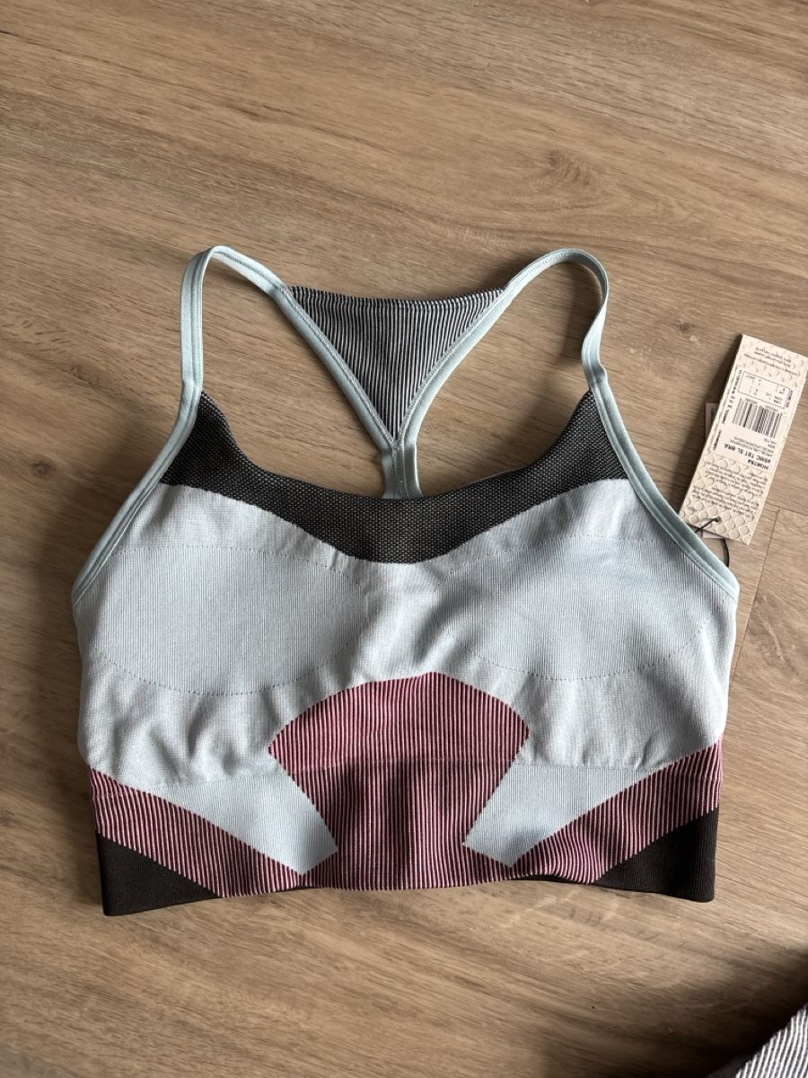 Stella McCartney Lotti di vestiti: Ensemble Adidas Stella MC Cartney – Nuovo e nell'imballaggio originale da Delémont venduto da Ma_LoU.01 1
