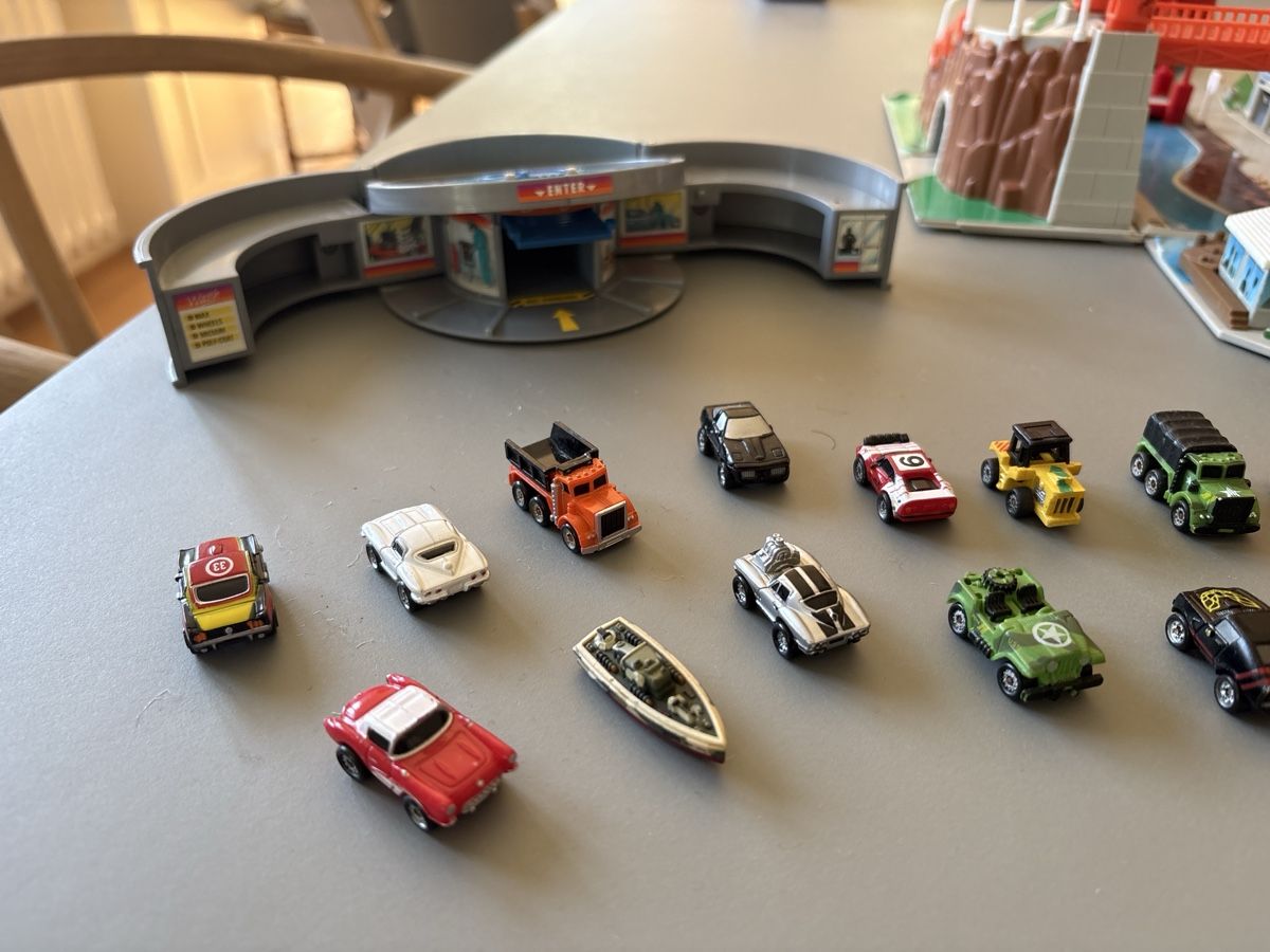 Micro Machines Giocattoli: MicroMachines Spielkoffer mit Zubehör – Usato da Zürich venduto da ckopetz 2