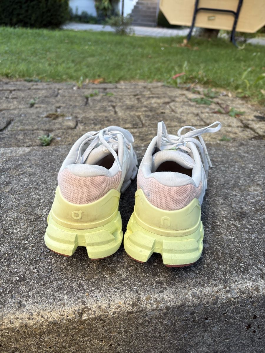 On Damenschuhe: ON RUNNING SCHUH Grösse 40 – Gebraucht aus Mels von ste_mp6f 2