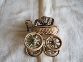 Blechspielzeug: kleiner Kinderwagen