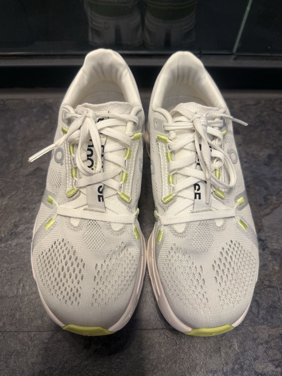 On Chaussures femmes: Sneaker Schuhe ON Cloud Cloudeclipse Lime/Grey Gr. 38 – D'occasion à Lachen SZ par zsucard 3
