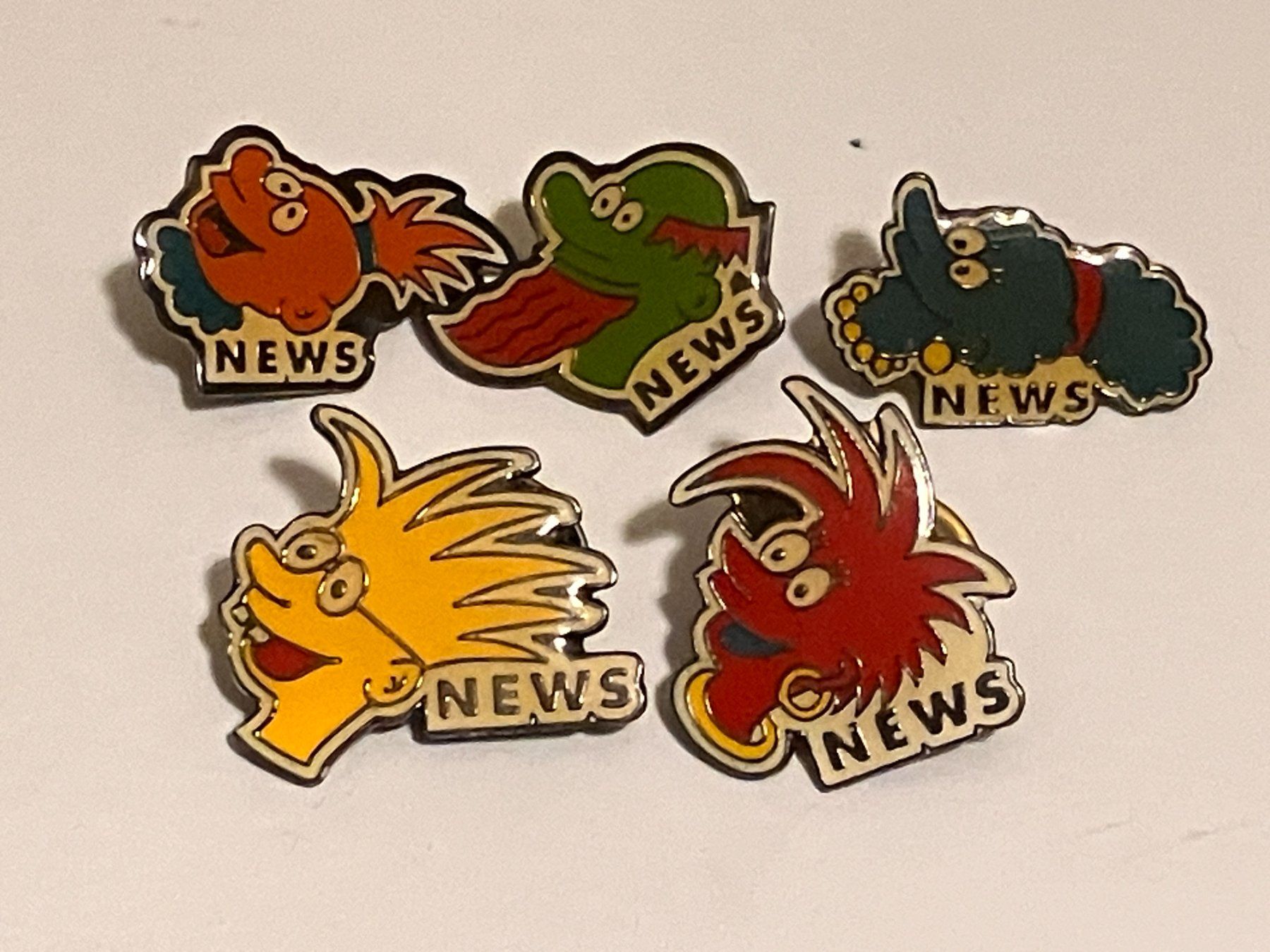 Placchette & Badge: 5 Pin News – Usato da Basel venduto da djwwpp