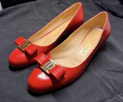 Salvatore Ferragamo Vara 1– Escarpins cuir verni rouge –38,5
