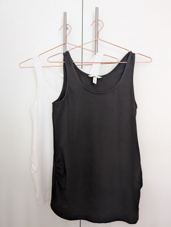 2 Schwangerschafts-Tanktops, H&M, Grösse M, Schwarz u. Weiss