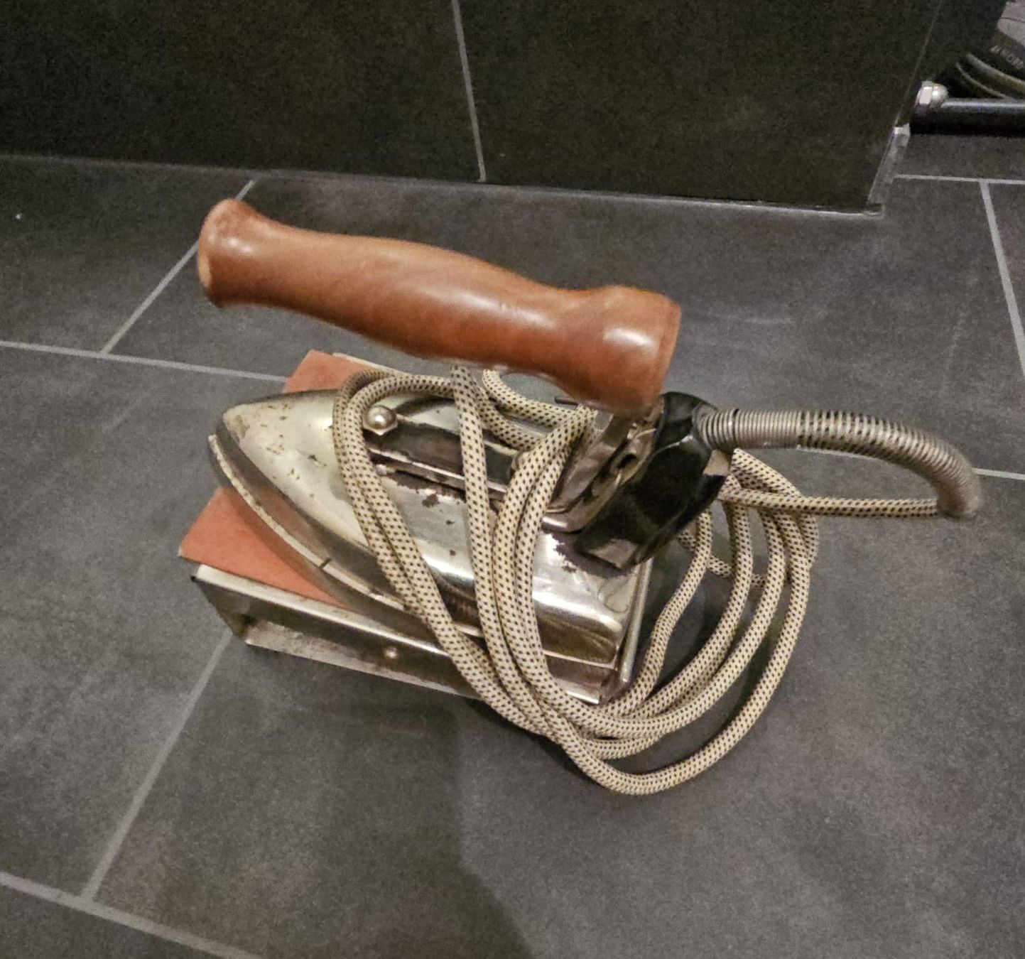 Bügeleisen: Bügeleisen Vintage – Gebraucht aus Gränichen von Chliises1