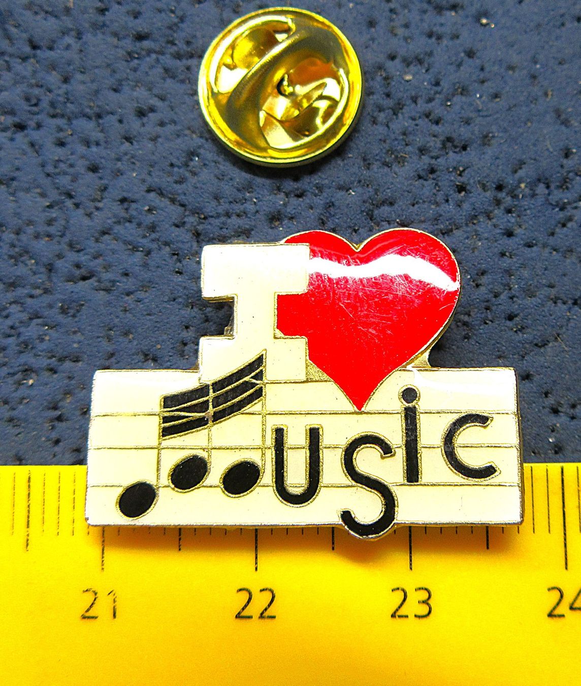 Swiss Plaquettes & Badges: I  ❤  MUSIC PIN – D'occasion à Ettingen par Hausi4711