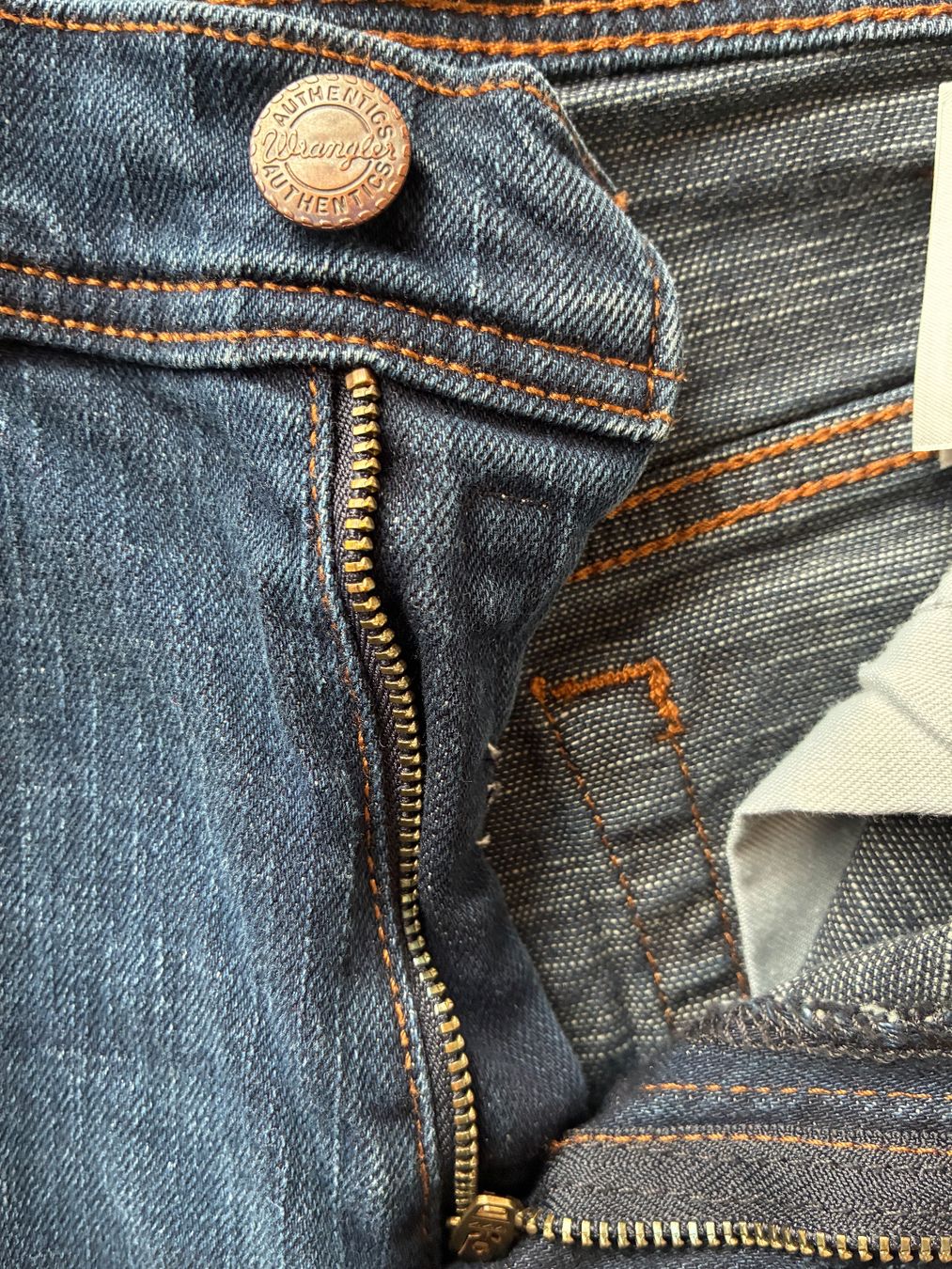 Wrangler Pantaloni: Pantalon équitation Western Wrangler – Usato da Corcelles-près-Payerne venduto da CyndelleMaiwen 6