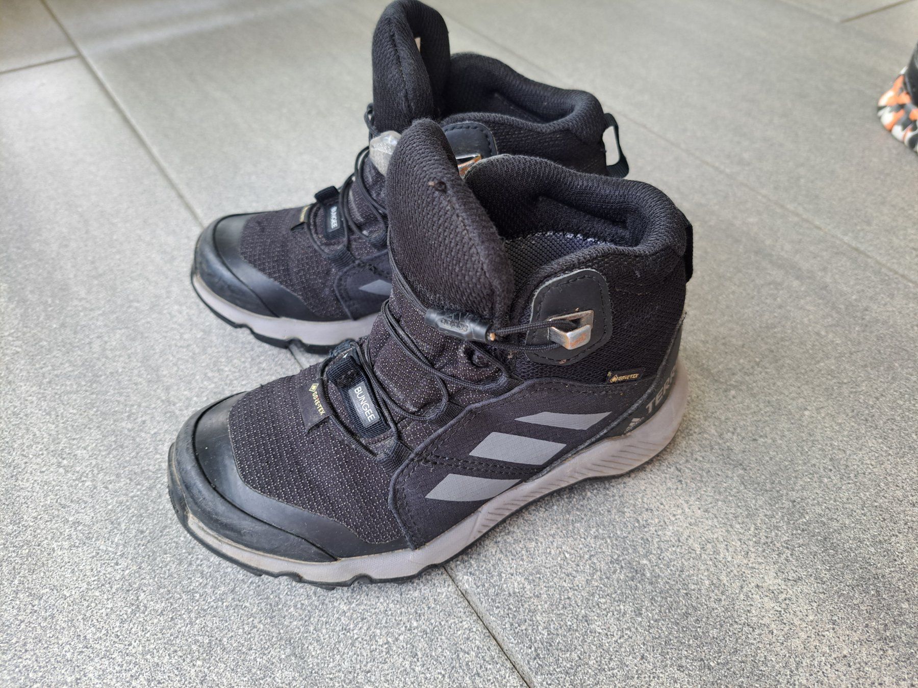 Adidas Chaussures garçon: Adidas Terrex Wanderschuhe Gr 29 – D'occasion à Bünzen par nagyagi111mail 1