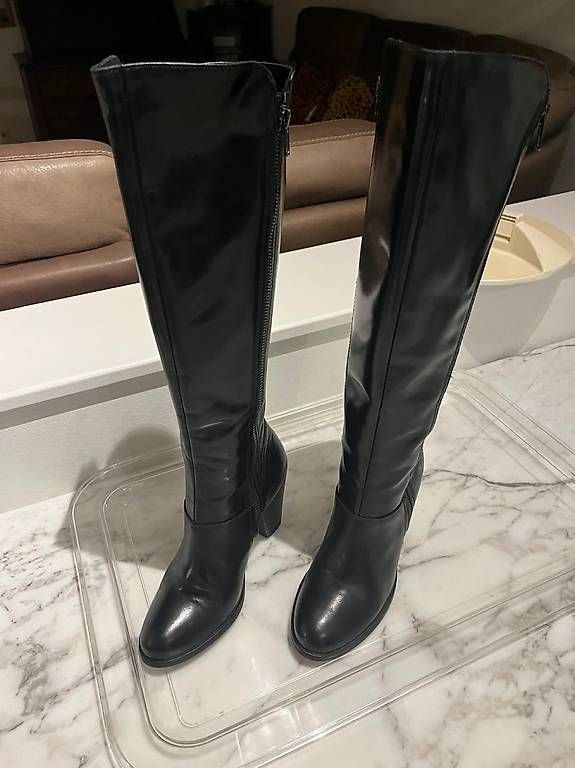 Chaussures femmes: À vendre Bottes  – D'occasion à Bussigny par sar_8kvt 2
