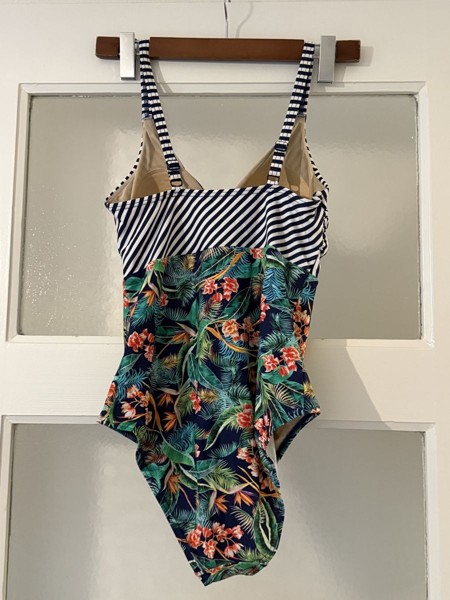 Badekleider & Bikinis: Badeanzug gestreift gemustert Grösse M – Gebraucht aus Basel von zukk_ 2