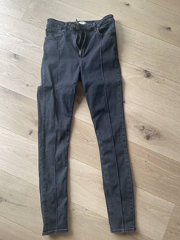 Jeans: Jean Sandro 36/38 – D'occasion à St. Gallen par mpo_5dlc 1