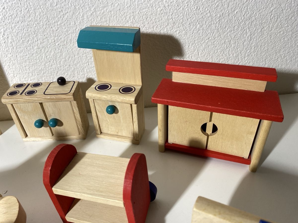 Case e mobili per bambole: Schöne Puppenmöbel aus Holz – Usato da Winterthur venduto da ben_9vxx 2