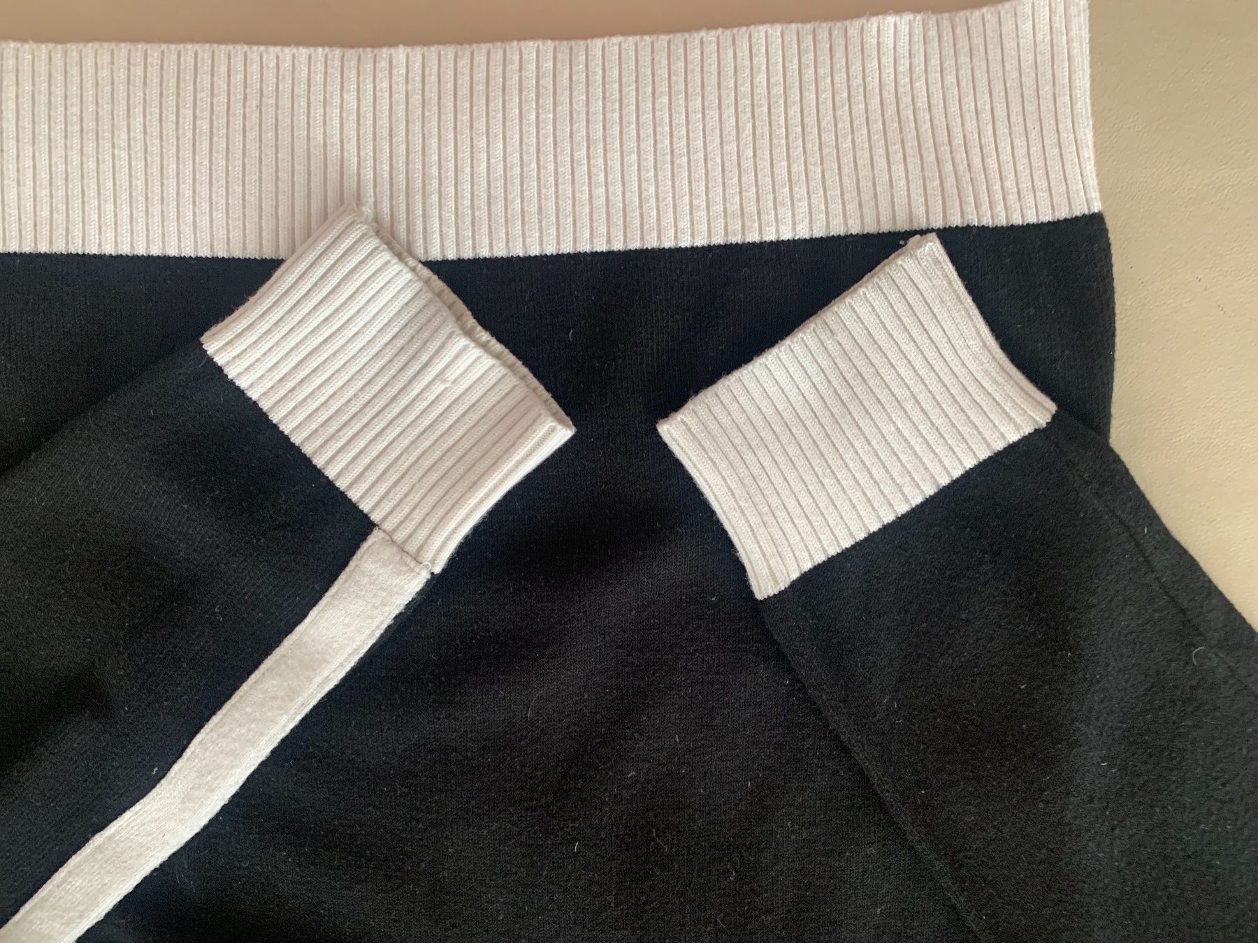 Pulls et sweat-shirts: Schwarz-weiß Pulli gr 152 – D'occasion à Adligenswil par Phoenix2017 1