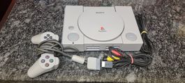 PS1 in Exelente conidition : Console, 1 Controller & 5 games