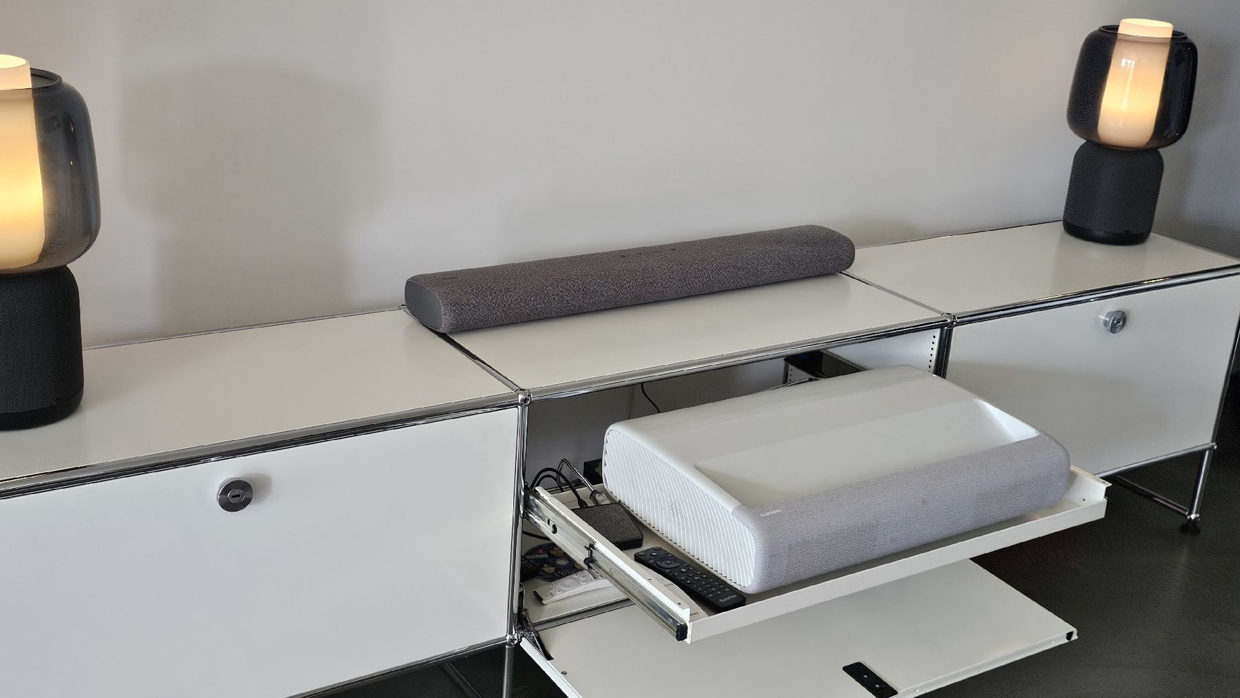 USM TV Möbel: USM Haller Lowboard /Sideboard mit Auszug – Neu (gemäss Beschreibung) aus Münchenstein von Trayo 7