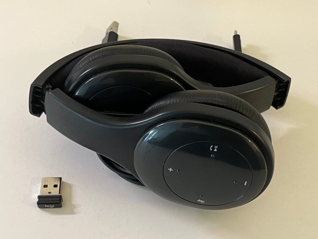 Logitech Cuffie: Logitech Wireless Kopfhörer – Usato da Domat/Ems venduto da cgrho01 1