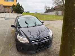 Ford Focus Kombi 1.0 SCTi (Zylinderkopfschaden)