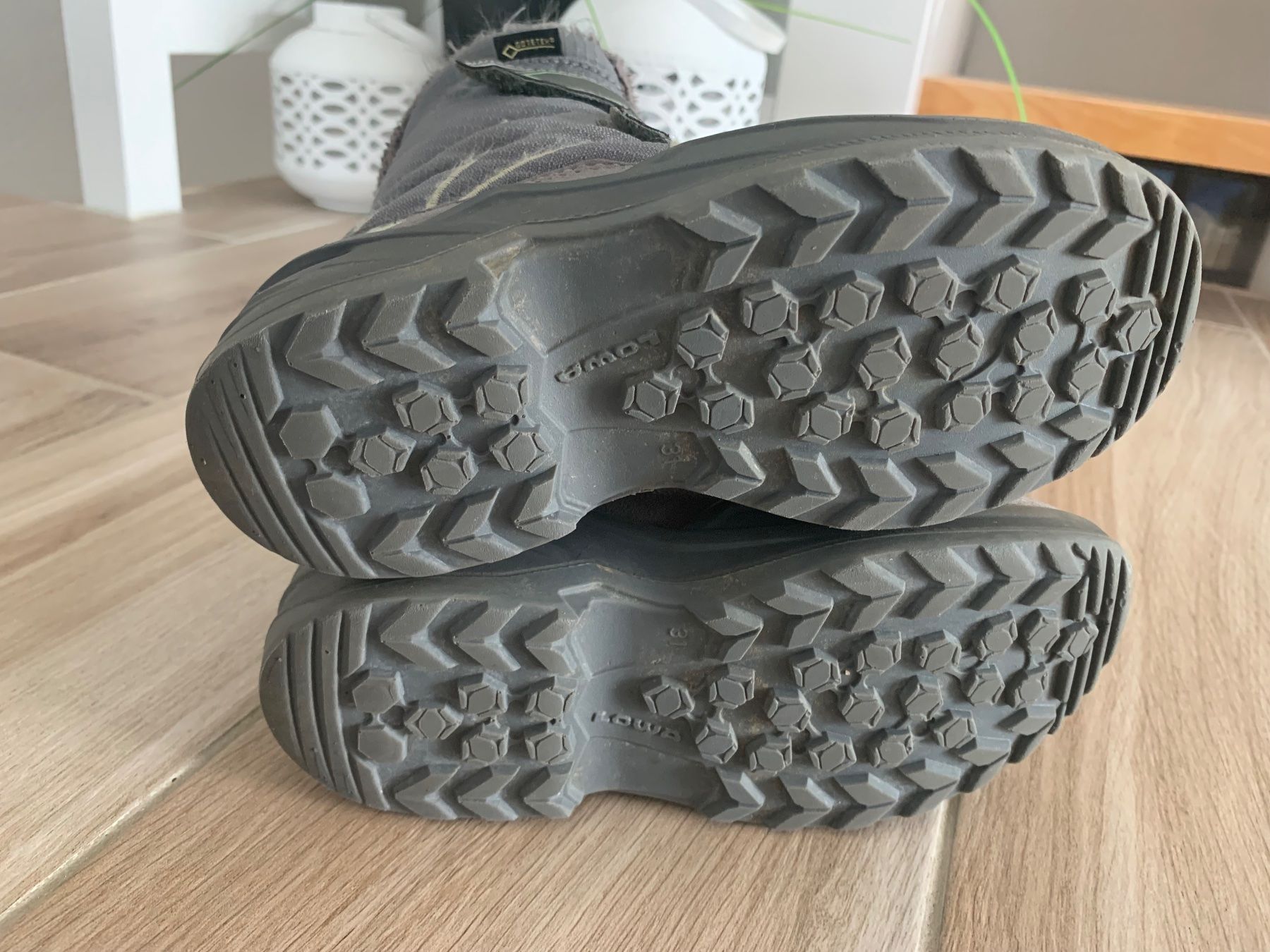 Lowa Scarpe per ragazzi: Lowa  Goretex Winterstiefel Gr. 31 grau – Usato da Rudolfstetten venduto da Joyw 2