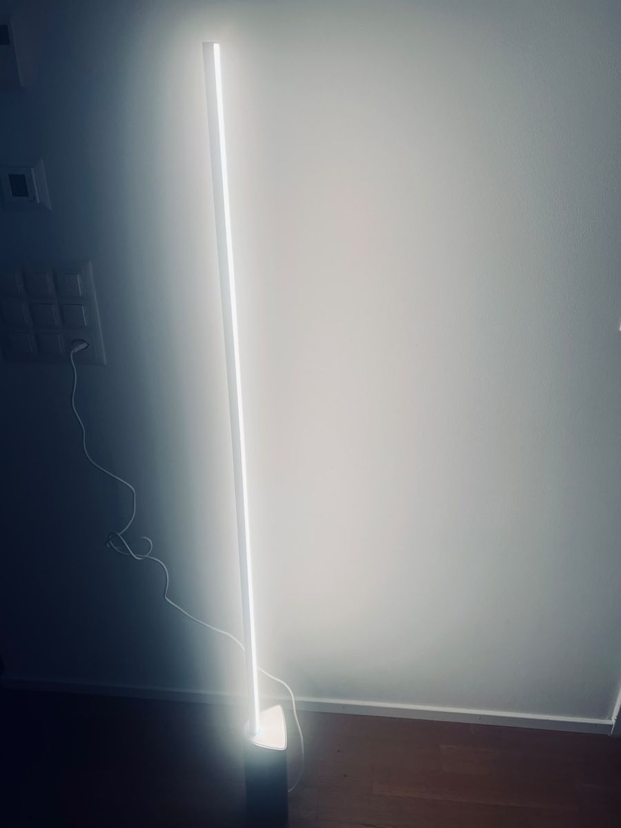 Philips Lampes: Philips Hue Stehleuchte Signe – D'occasion à Cham par permatico 1