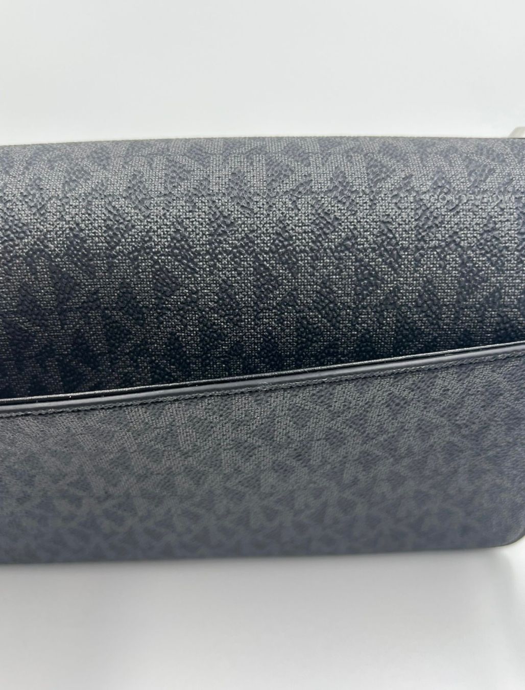 Michael Kors Borse da donna: Michael Kors Tasche black mit MK Logo – Nuovo e nell'imballaggio originale da Wiedlisbach venduto da Sistershop 2