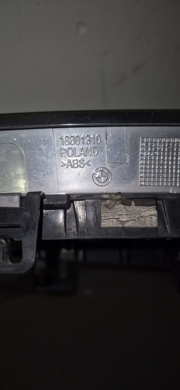 BMW Tutti pezzi di ricambio auto: BMW F31 Original Kühlergrill – Usato da Niederuzwil venduto da zen_yj8k 1