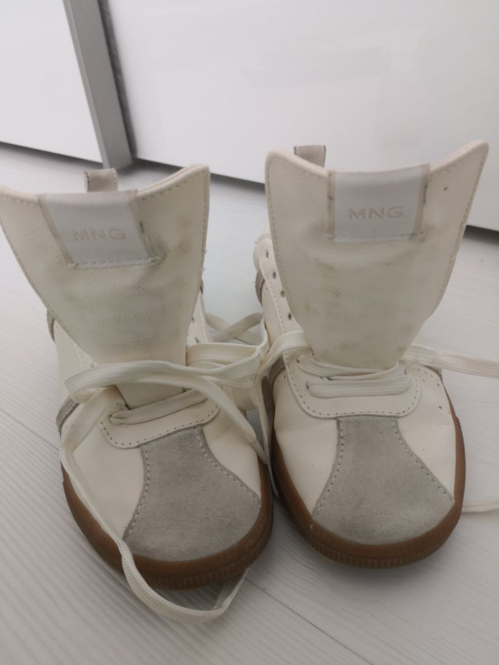 Mango Damenschuhe: 🤩MANGO SNEAKER WEISS DURCHGELAUFEN – Gebraucht aus Olten von Naja-Twins-Twins 4