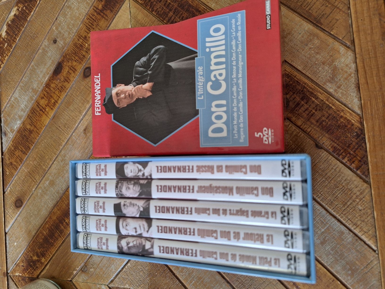 Tutti i DVDs: Coffret DVD – Nuovo (secondo la descrizione) da Fribourg venduto da car_6vvs 3