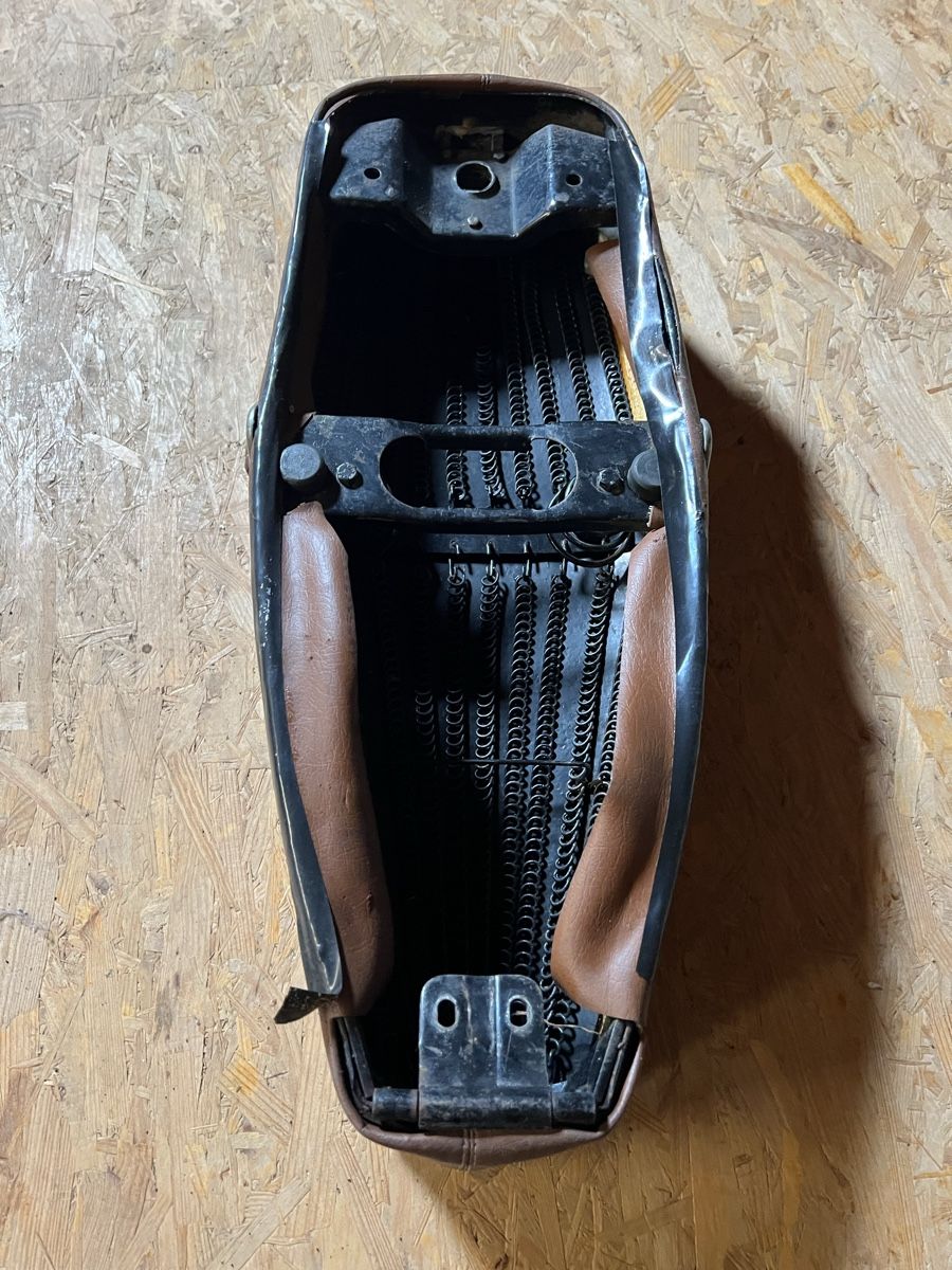 Vespa Alle Rollerersatzteile: Vespa 50 spezial Sitzbank – Gebraucht aus Binningen von Giusi. 2