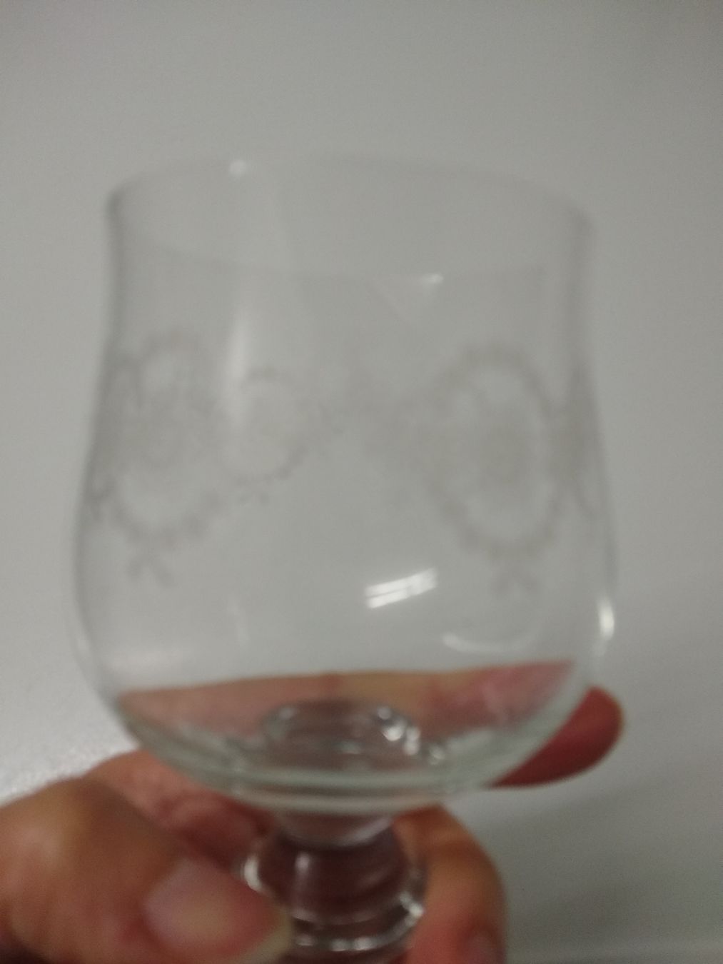 Bicchieri: 15  Wine Glasses with elegant etching – Usato da Dübendorf venduto da rol_fm6d 2