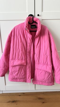 Pinke Puffer-Jacke