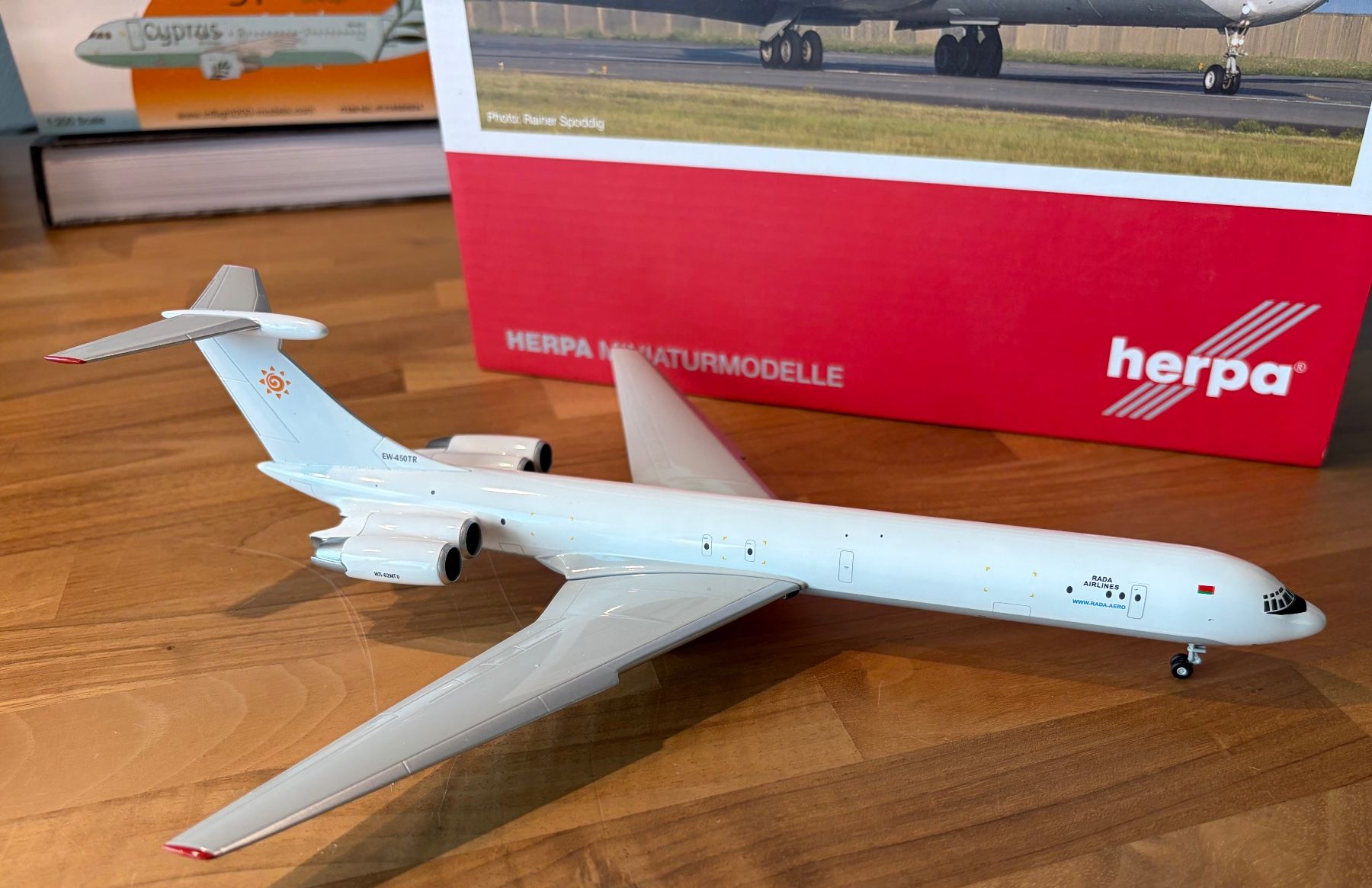 Ilyushin IL-62 Rada Airlines 1/200 Metallmodell - Herpa (Neu (gemäss ...