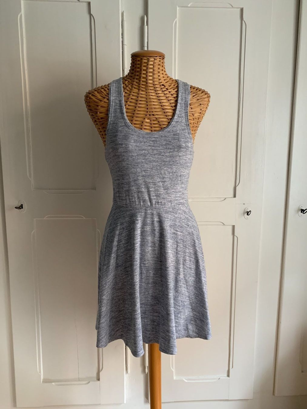 Robes: FOREVER 21 - Kleid hellblau-weiss M – D'occasion à Zürich par Diazaio