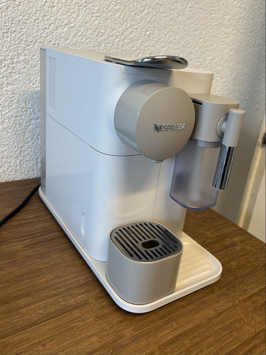 Nespresso Macchine per caffè & Macchine per espresso: Nespresso Lattissima One Kaffeemaschine – Usato da Olten venduto da Nalacluni 1