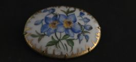 Broche ovale en porcelaine décor floral état  top 5 cm
