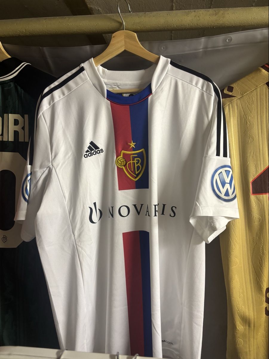 Canottiere & Pantaloni: FC BASEL Trikot Weiss – Usato da Basel venduto da kleinerprinz