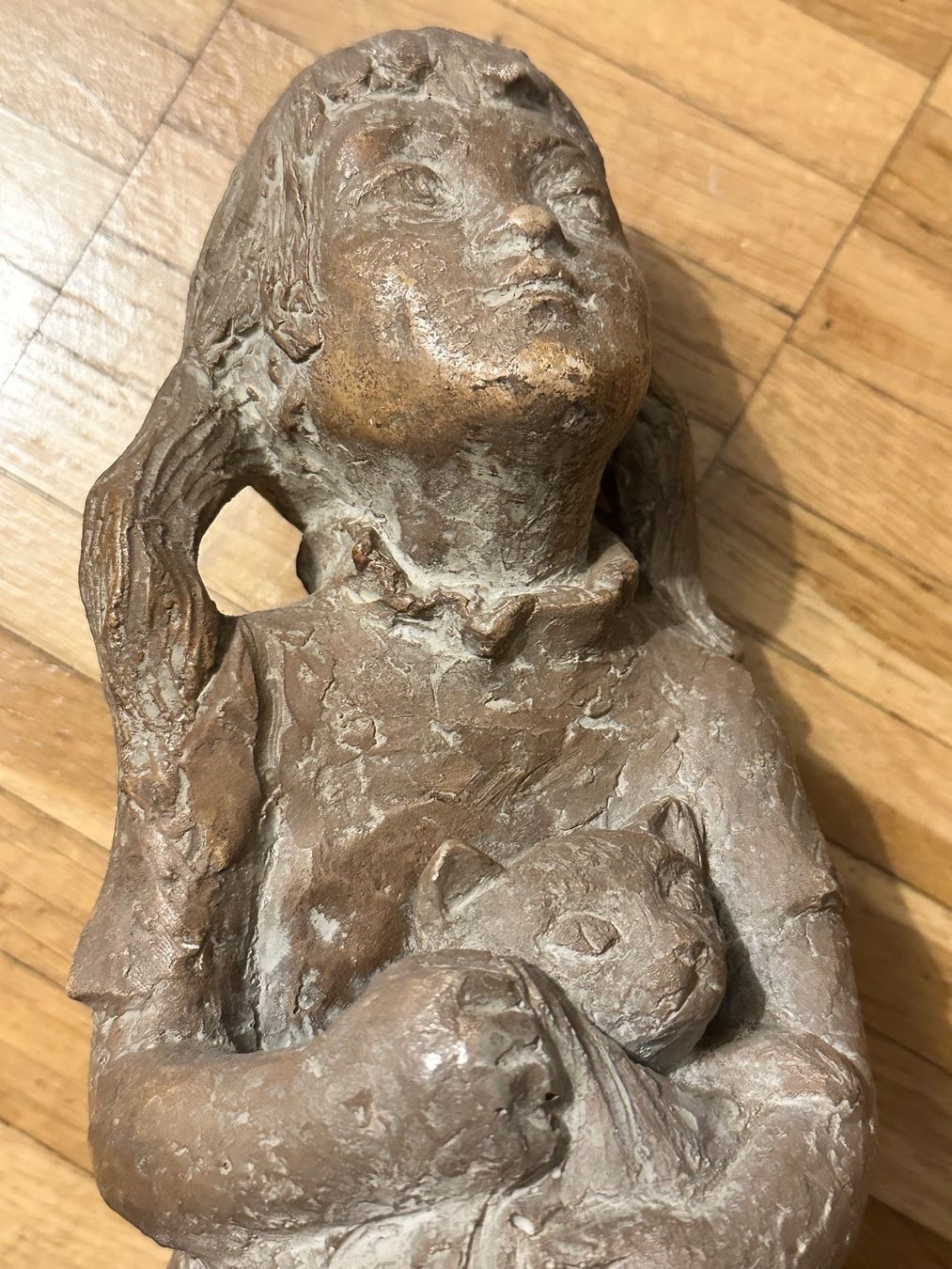 Statuette: Mädchenfigur mit Katze auf dem Schoss – Usato da Zürich venduto da marusapulmi 3