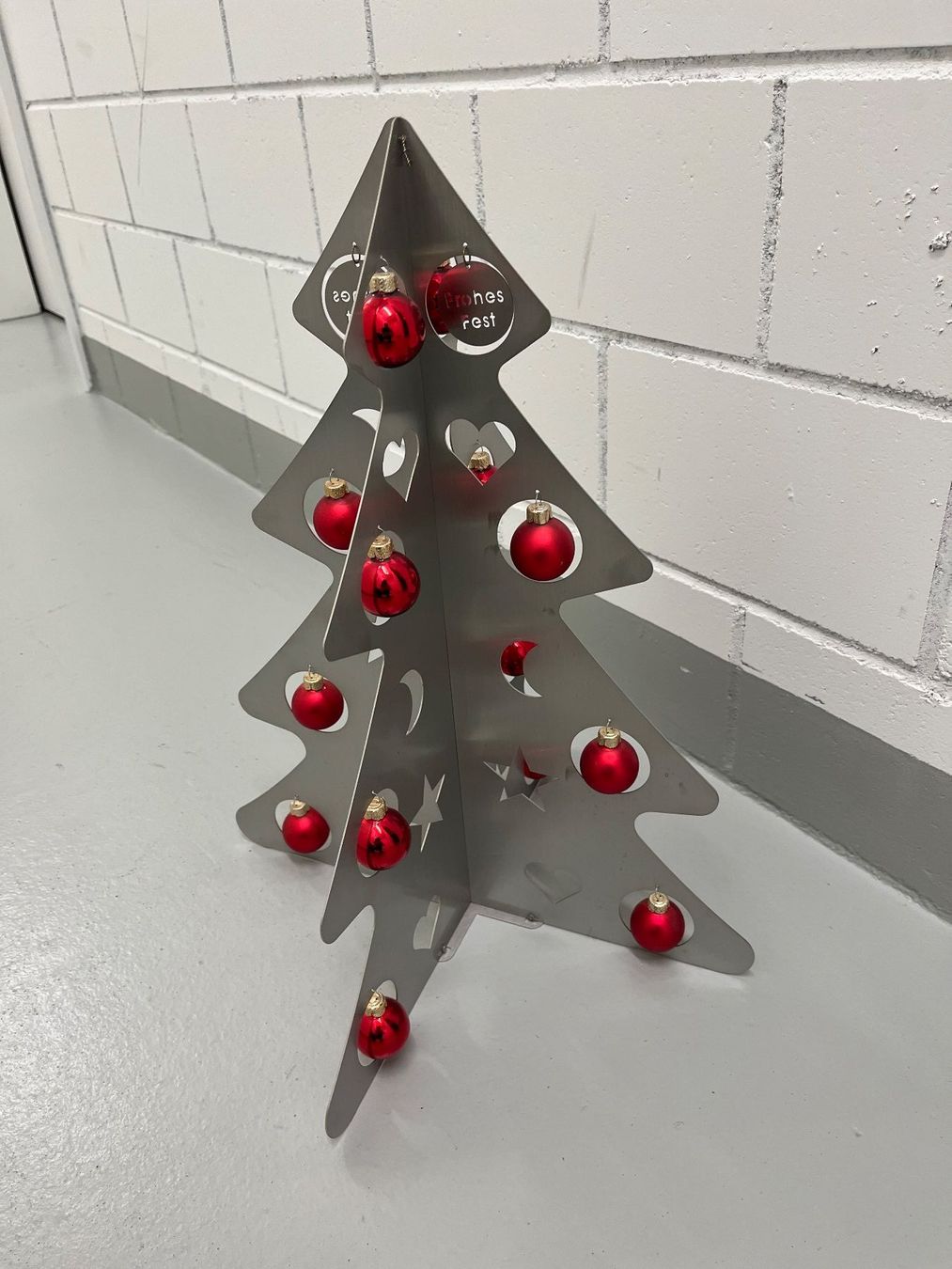 Alle Dekorationen: Schöner Edelstahl Christbaum – Neu (gemäss Beschreibung) aus Balgach von Olieto