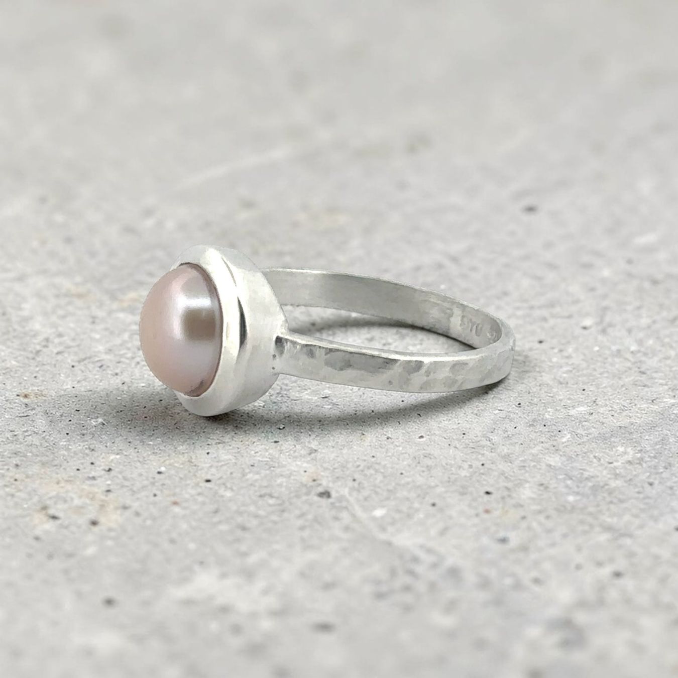 Olga Ribler Anelli: Feiner Ring 925 Sterling Silber mit Perle Grösse 58 – Nuovo (secondo la descrizione) da Luzern venduto da Schmuckoutlet