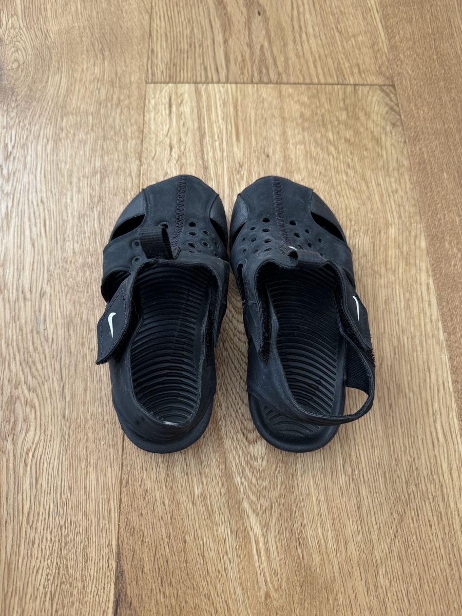 Nike Scarpe per ragazzi: Kinder Nike Wassersportschuh, Gr. 25 – Usato da Interlaken venduto da fbnscl 3