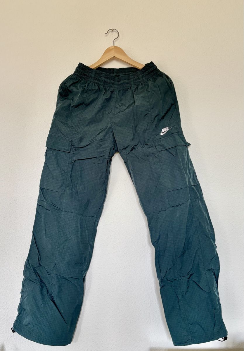 Nike Hosen: Nike Cargohose  – Neu (gemäss Beschreibung) aus Thun von alibabaofhubabuba