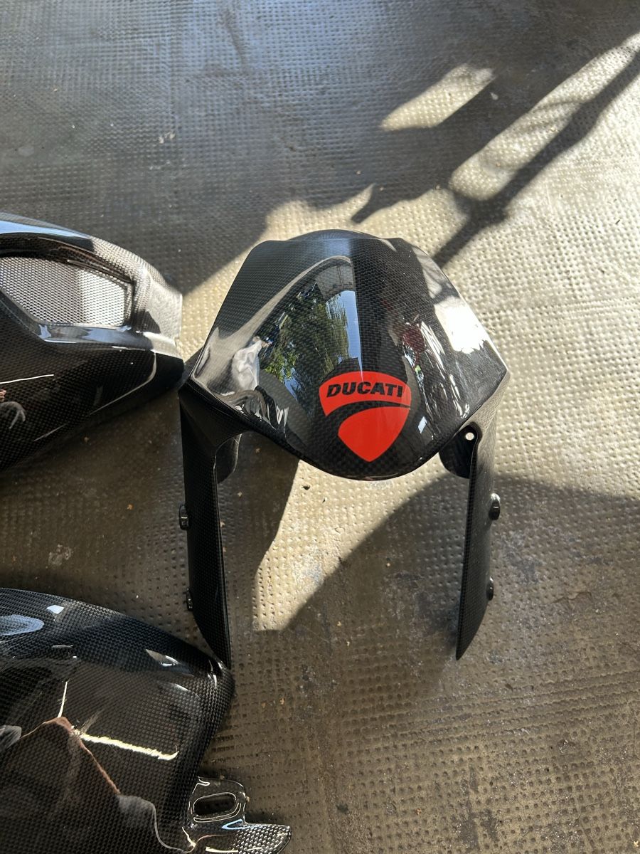 Ducati Tutti i ricambio per moto: Carbone Carénage Ducati Monster 796 – Usato da Ecublens VD venduto da RodrigoFortunato249 2
