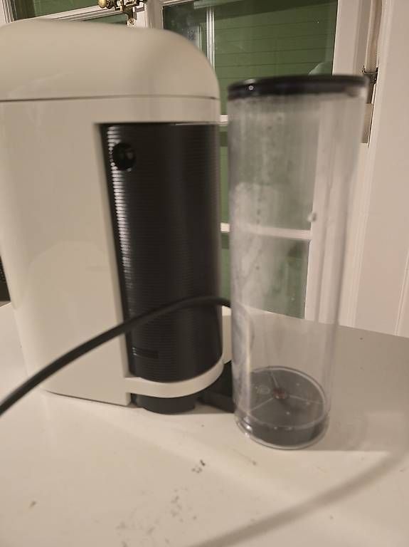 Macchine per caffè & Macchine per espresso: Machine à café Nespresso Vertuo Plus  Comme neuve  – Usato da Genève, Suiza venduto da gav_r268 3