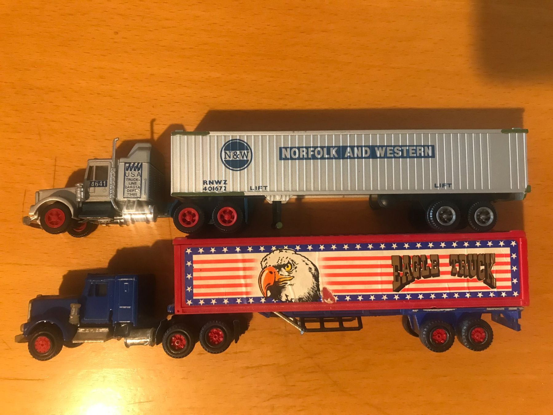 Voitures modèles: 2x US-Trucks Sattelschlepper – D'occasion à Luzern par mey_s13