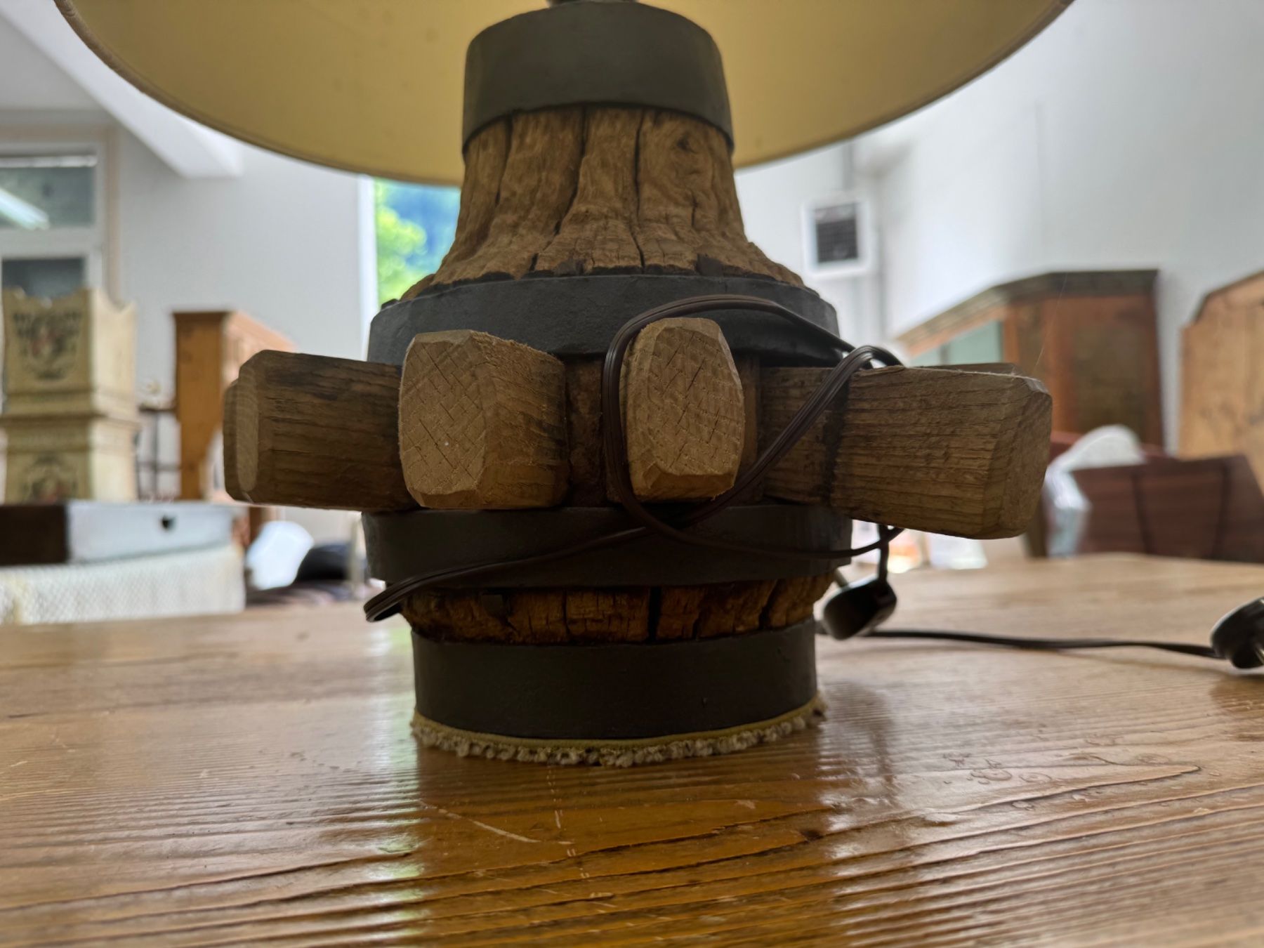 Lampade: Antique Wagon Wheel Hub Lamp – Usato da Gsteig b. Gstaad venduto da Auctionly 2