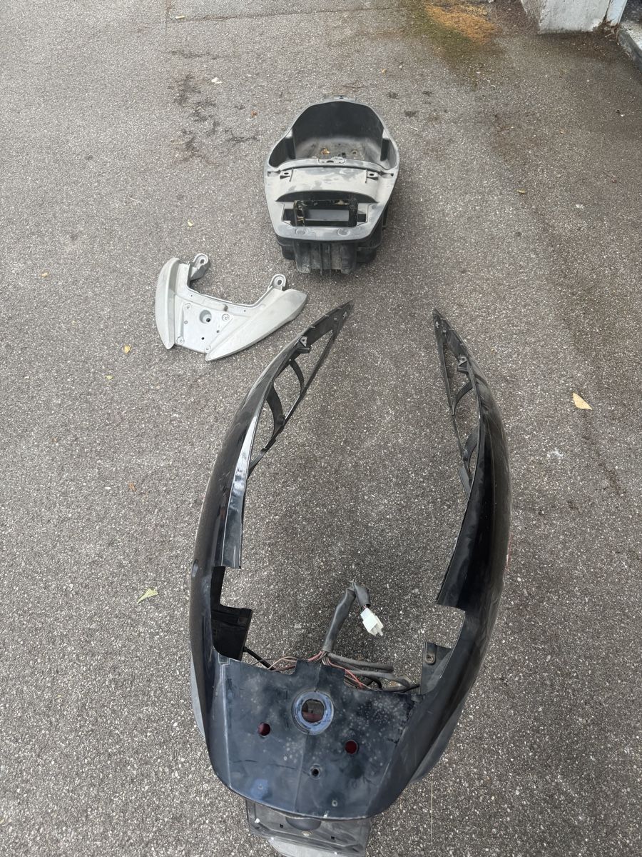 Malaguti Tutti i ricambio per moto: Seltene Teile Malaguti F12  Phantom Verkleidung Roller – Usato da Schlieren venduto da pie_zr6c 1