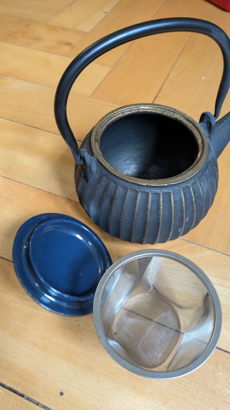 Geschirrsets: Tee Set aus Gusseisen – Gebraucht aus St.Gallen von Stuempeli 1