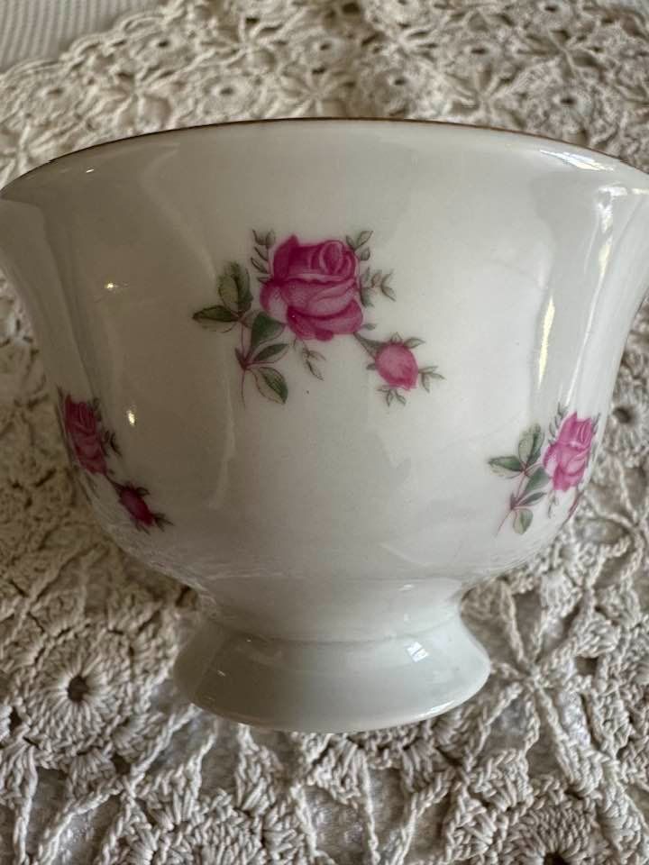 Tassen: Wunderschöne Vintage-Porzellantasse – Neu (gemäss Beschreibung) aus Oberhofen am Thunersee von Edles_und_Seltenes 4