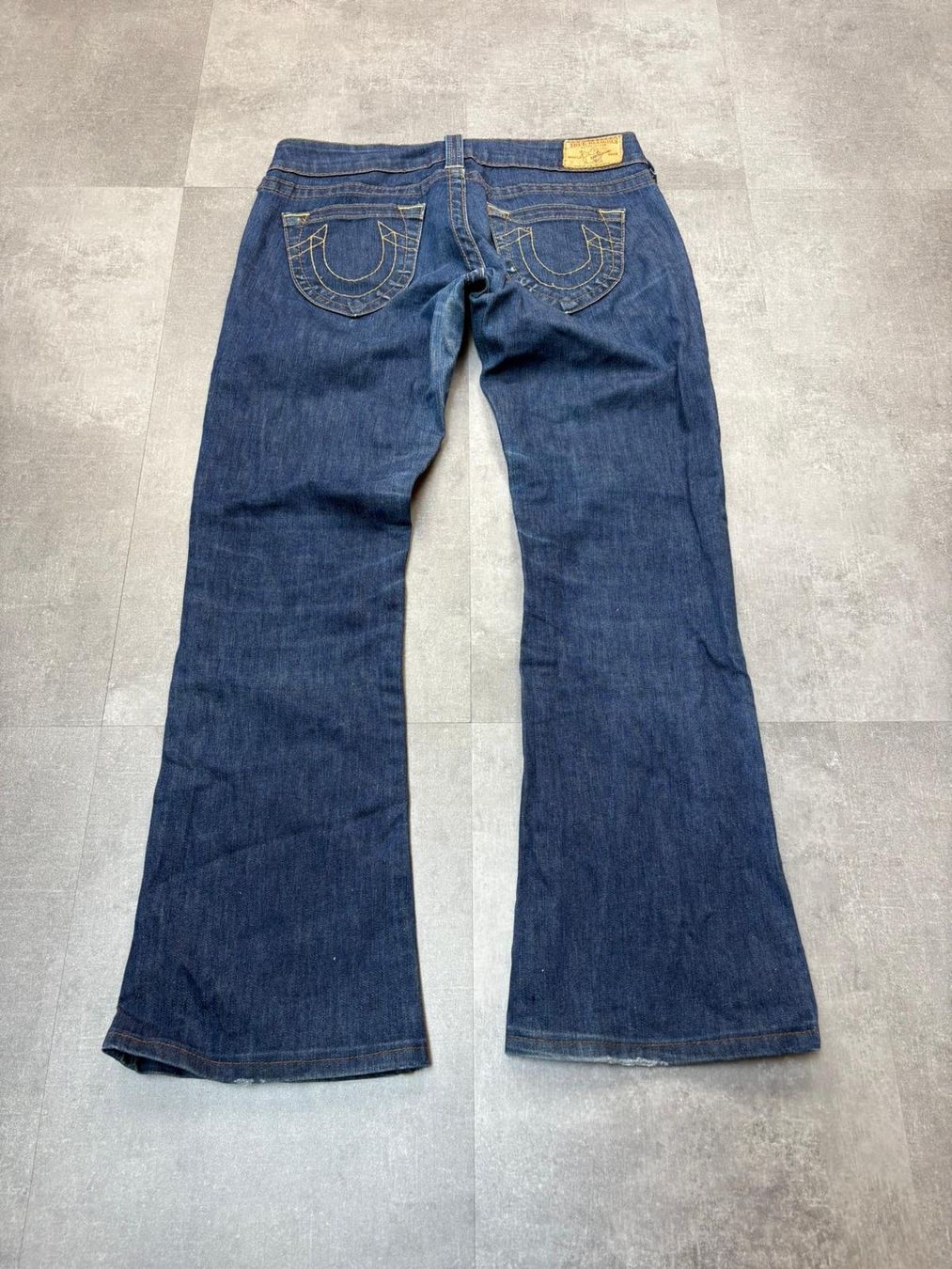 True Religion Jeans: True Religion Bootcut Flared Jeans - Grösse M/29 – Nuovo (secondo la descrizione) da Werdenberg venduto da hase.vintage