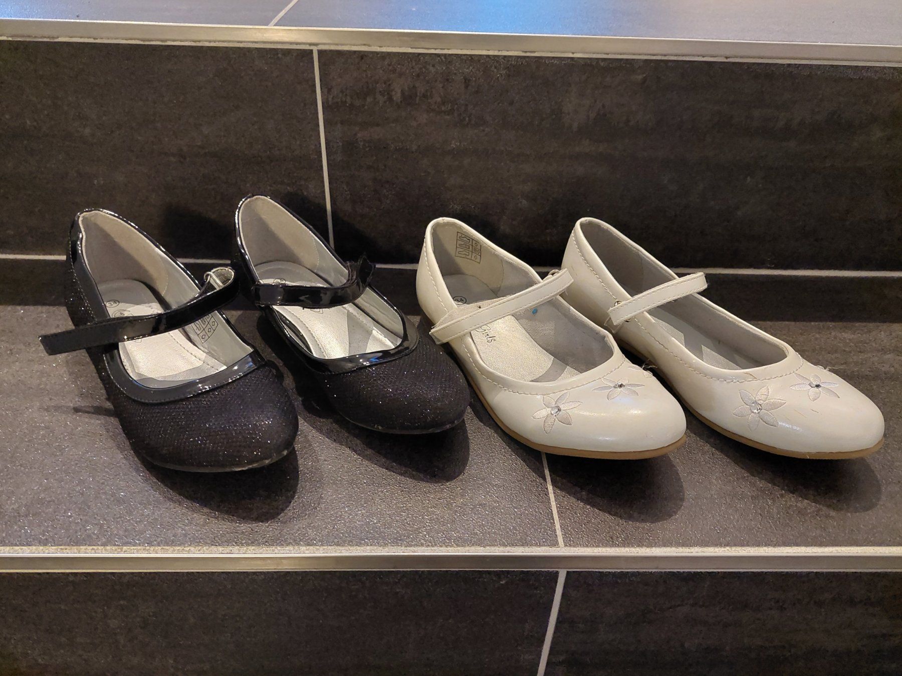 Scarpe per ragazze: Schuhpaket Gr. 34 – Usato da Neudorf venduto da Riwe81