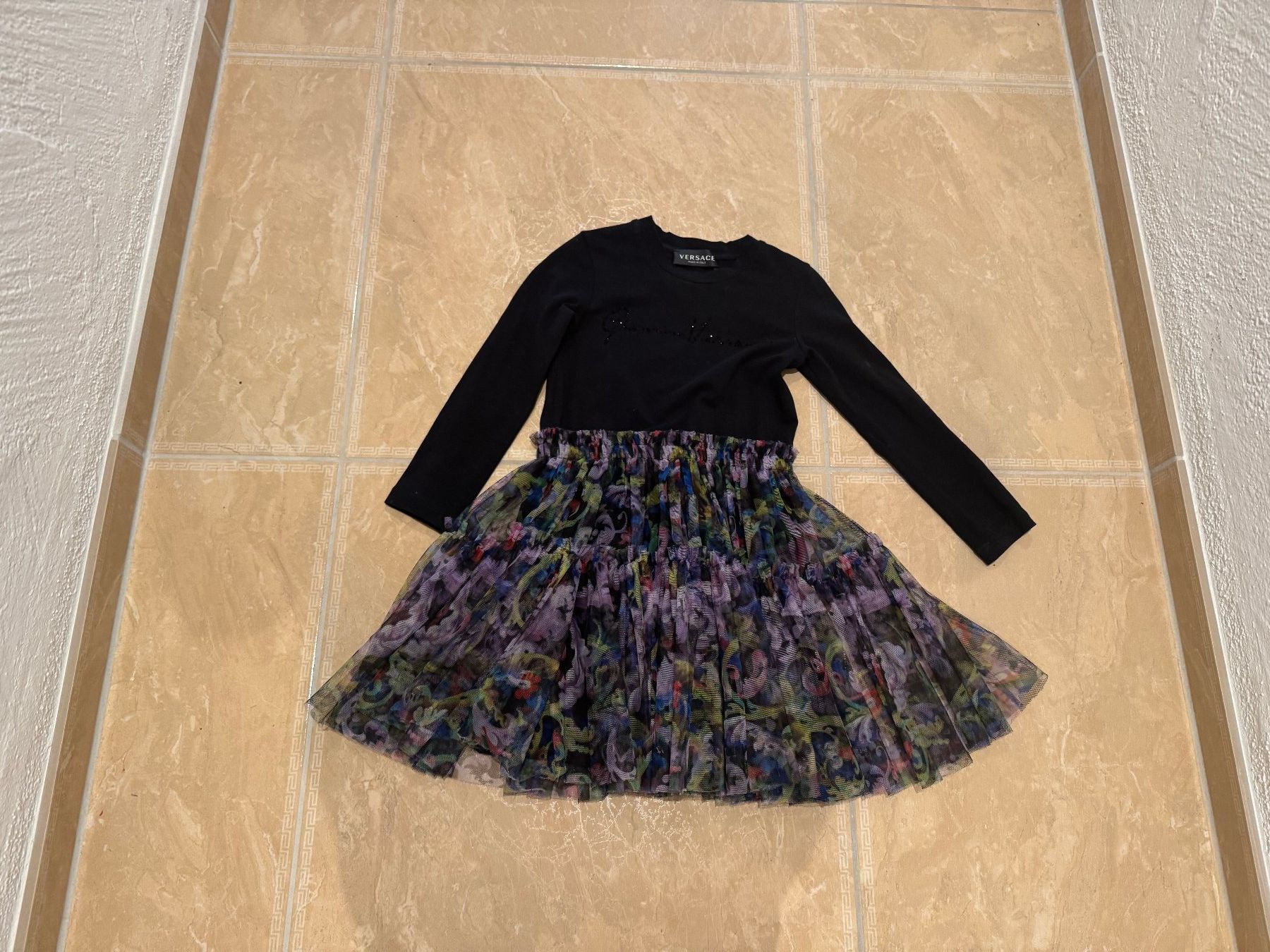 Versace Vestiti & Gonne: Versace NWT wunderschönes Kleid, 4-5J Np 465 Fr – Nuovo (secondo la descrizione) da Klingnau venduto da Markus14